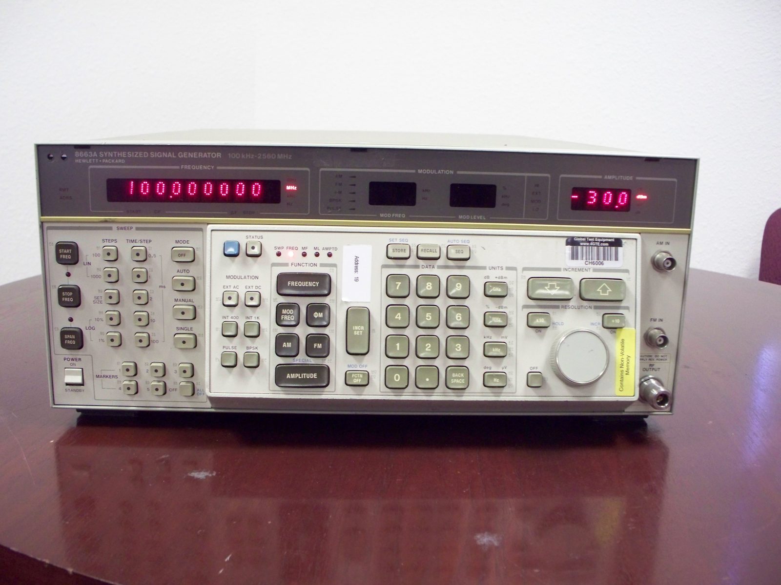 HP/Agilent 8663A-003 High-Performance Signal Generator, 100 kHz – 2.6GHz  Option 003