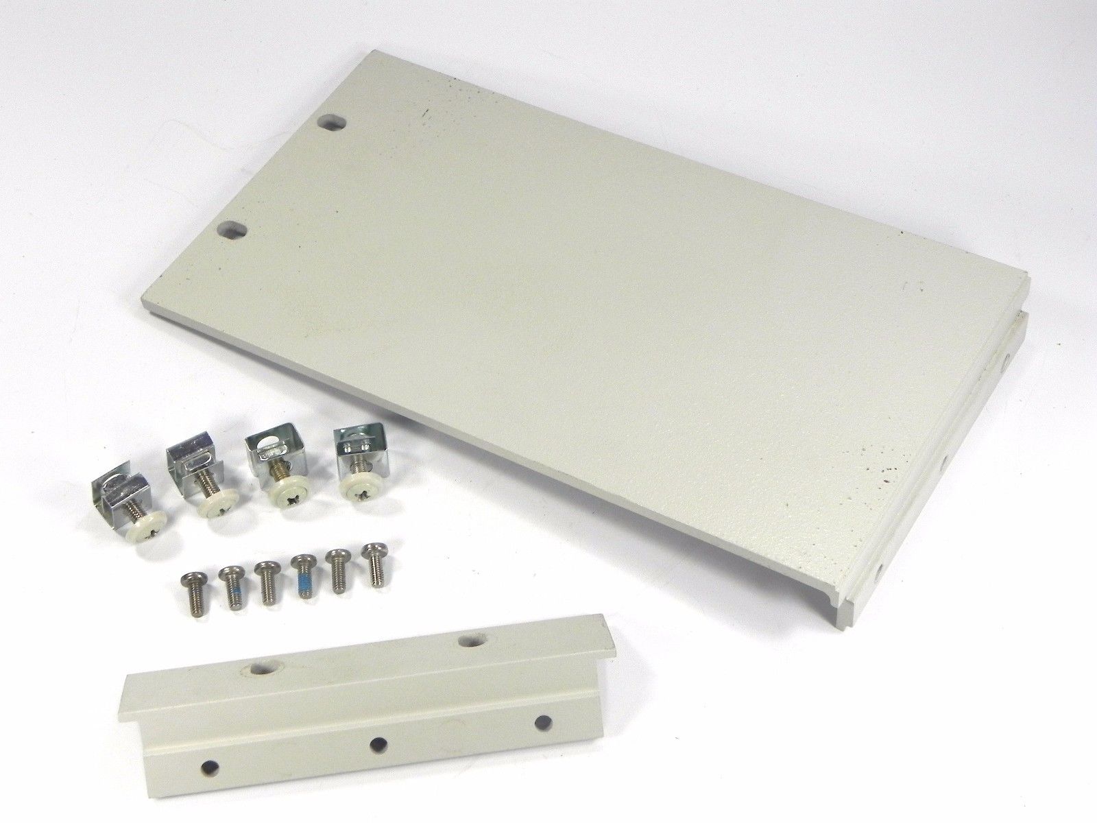 HP/Agilent 5063-9243 Filler Panel 1/2 MW – 3U, 132.6mm, 5.25″ H Quartz Gray with Hardware