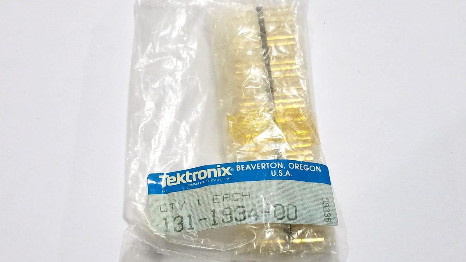 Tektronix 131-1934-00 2-Pin Connector Body, Red