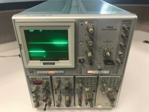 Tektronix 7904  500 MHz Oscilloscope with 7A13, 7A26 and (2) 7B53A's