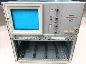 Tektronix 7704A 200 MHz Ocilloscope Mainframe