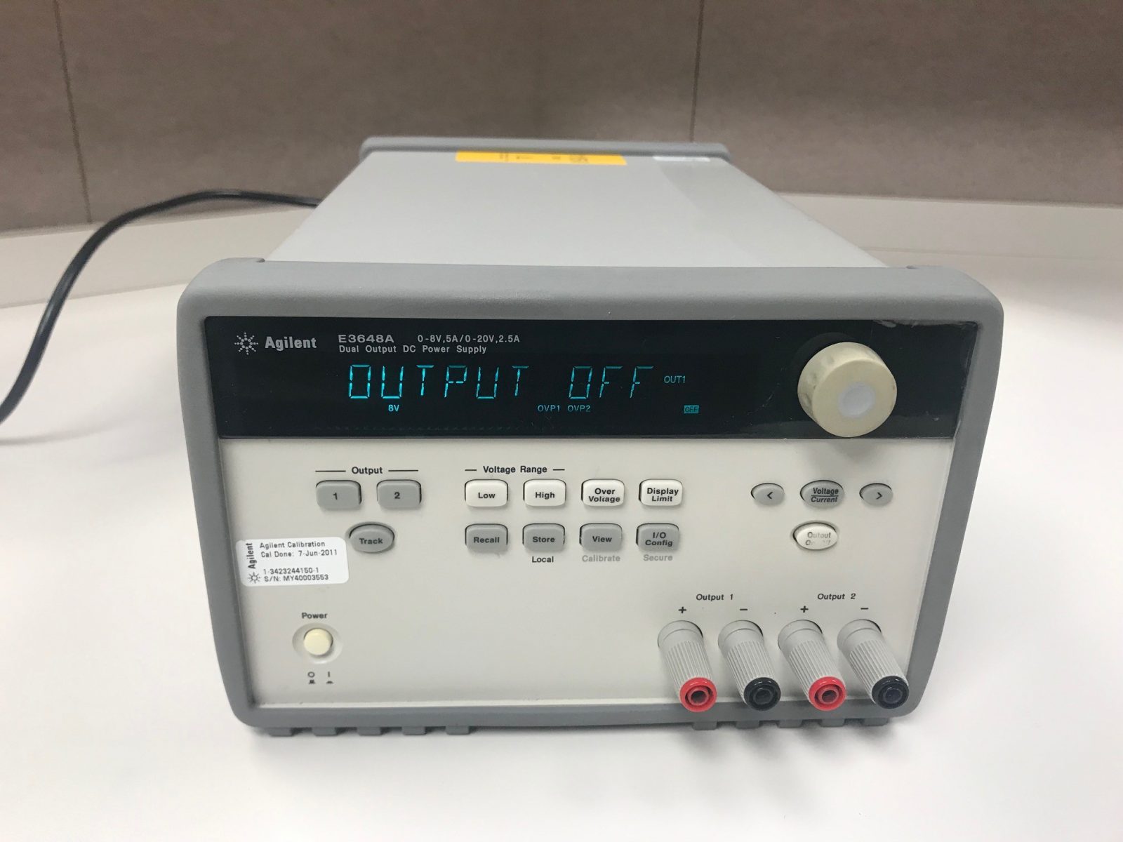 HP/Agilent E3648A 100 W Dual Output Power Supply Two 8V, 5A or 20V, 2