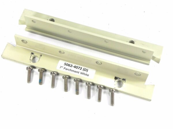 Keysight 5062-4072 Rack Mount Kit for units with handles - 4 EIA, 177.0 mm, 7 in. H (Old Color). Set of two w/screws.