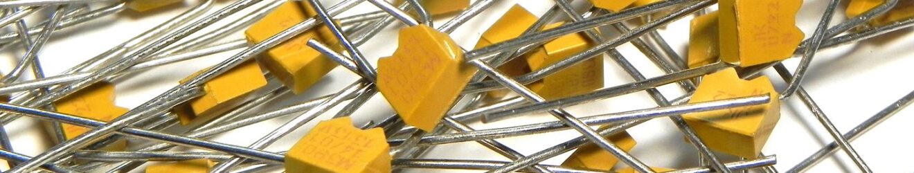 Kyocera CKR05BX561KRV Lot of 248, Ceramic Capacitor, 560pF 200V BX 10% Radial 5.08mm (0.01%FR) 125Ã‚Â°C