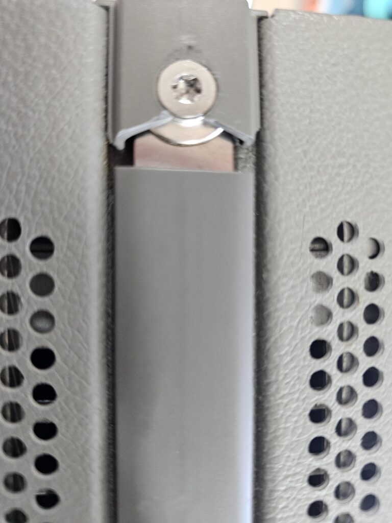 83752B Damage - Cracked Bezel on Handle